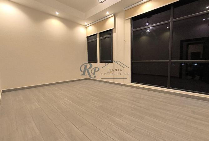 985019 - Property Image 3