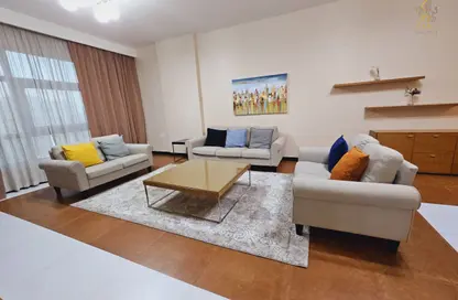 Apartment - 3 Bedrooms - 4 Bathrooms for rent in Al Juffair - Capital Governorate