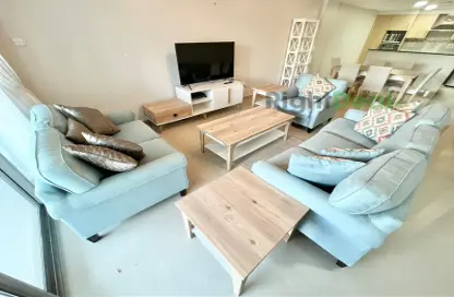 Living Room image for: Apartment - 2 Bedrooms - 2 Bathrooms for rent in Tala Island - Amwaj Islands - Muharraq Governorate, Image 1