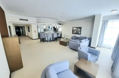 Apartment - 3 Bedrooms - 3 Bathrooms for rent in Al Juffair - Capital Governorate