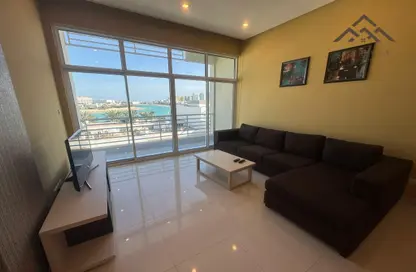 Living Room image for: Apartment - 2 Bedrooms - 2 Bathrooms for rent in Saraya al Bahar - Amwaj Islands - Muharraq Governorate, Image 1