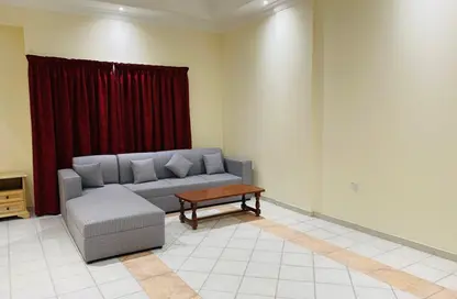 Apartment - 2 Bedrooms - 3 Bathrooms for rent in Al Juffair - Capital Governorate