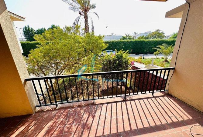 989635 - Property Image 2