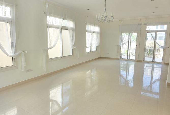 983210 - Property Image 3