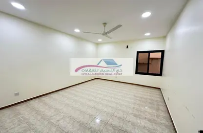Apartment - 2 Bedrooms - 2 Bathrooms for rent in Karbabad - Manama - Capital Governorate