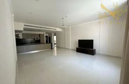 Apartment - 2 Bedrooms - 2 Bathrooms for rent in Busaiteen - Muharraq Governorate