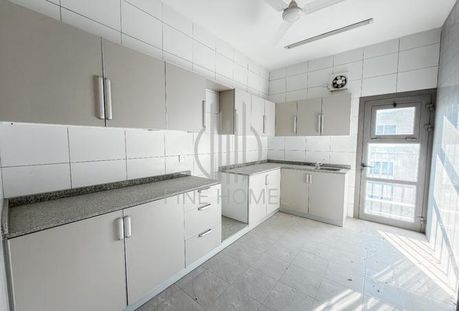 989237 - Property Image 3