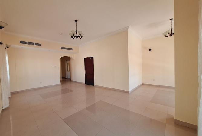 957627 - Property Image 2