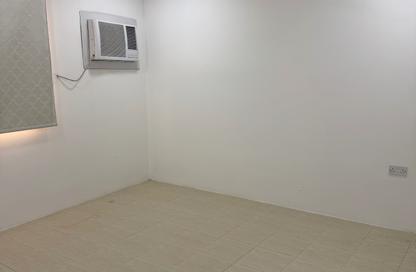Apartment - 2 Bedrooms - 2 Bathrooms for rent in Muharraq - Muharraq Governorate