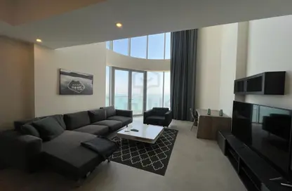 Living Room image for: Duplex - 1 Bedroom - 2 Bathrooms for sale in Al Juffair - Capital Governorate, Image 1