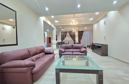 Penthouse - 4 Bedrooms - 6 Bathrooms for rent in Al Juffair - Capital Governorate