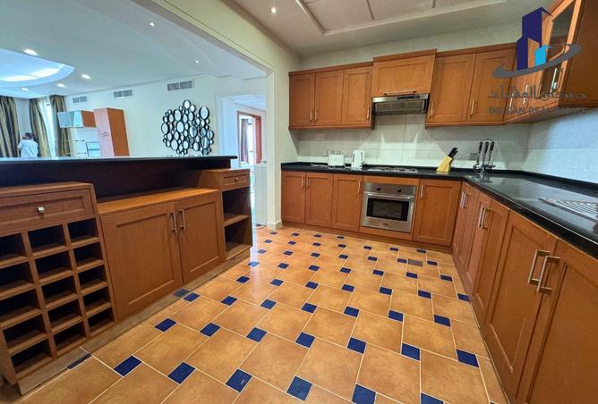 988658 - Property Image 3