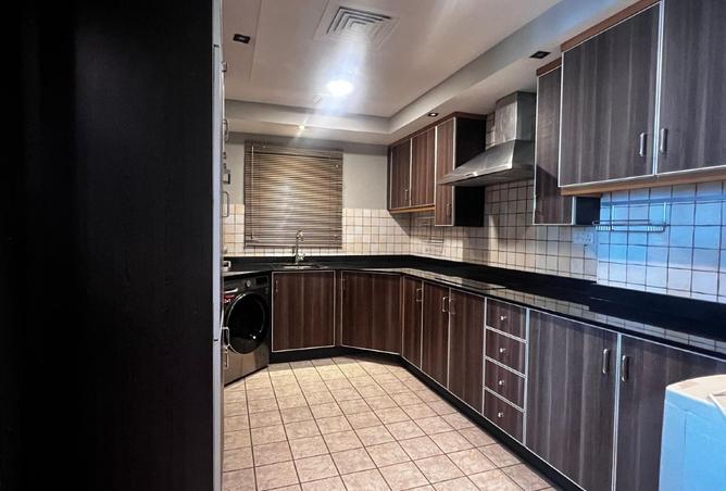 985427 - Property Image 3