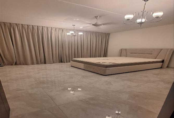 990231 - Property Image 2