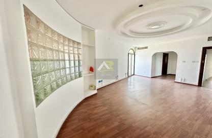 Office Space - Studio - 3 Bathrooms for rent in Zinj - Manama - Capital Governorate