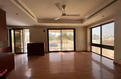 Empty Room image for: Apartment - 4 Bedrooms - 5 Bathrooms for sale in Janabiya - Northern Governorate, Image 1