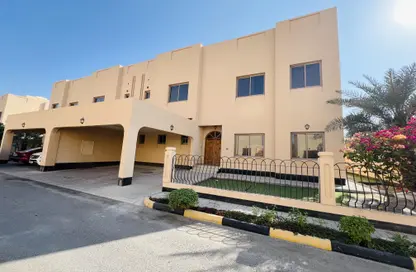 فيلا - 4 غرف نوم - 5 حمامات للايجار في الجنبية - المحافظة الشمالية