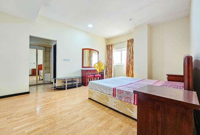 990146 - Property Image 2