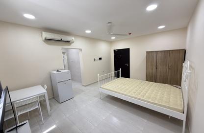 Apartment - Studio - 1 Bathroom for rent in Zinj - Manama - Capital Governorate