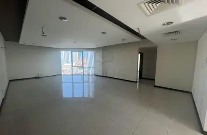 Empty Room image for: Office Space - Studio - 3 Bathrooms for rent in Sanabis - Manama - Capital Governorate, Image 1