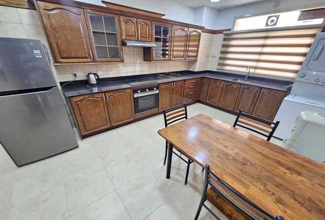 952119 - Property Image 3