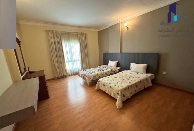 985289 - Property Image 2