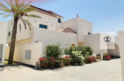 Outdoor House image for: Villa - 4 Bedrooms - 4 Bathrooms for rent in Janabiya - Northern Governorate, Image 1