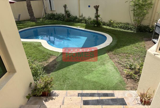 985589 - Property Image 3