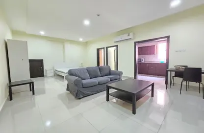 Apartment - Studio - 1 Bathroom for rent in Al Juffair - Capital Governorate