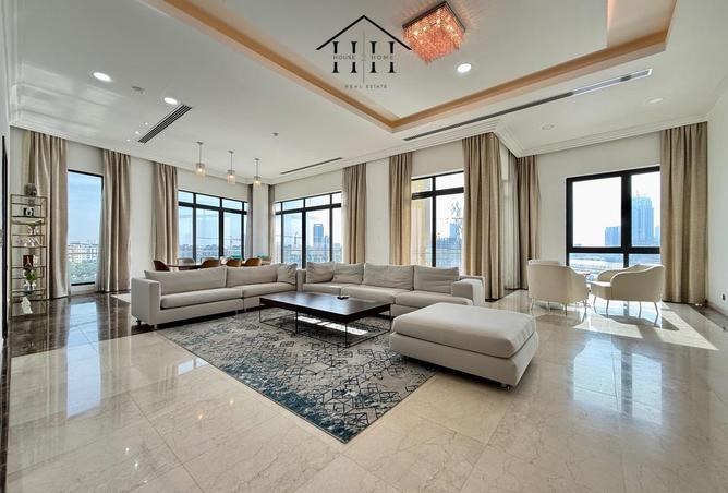 990386 - Property Image 2