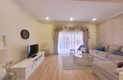 Apartment - 2 Bedrooms - 2 Bathrooms for rent in Mahooz - Manama - Capital Governorate