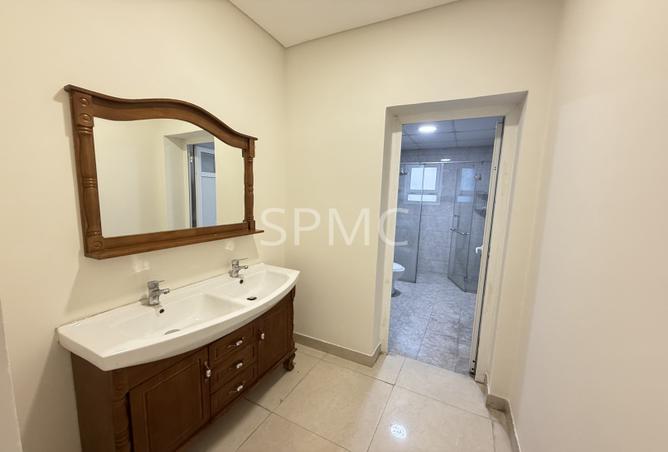 982460 - Property Image 2