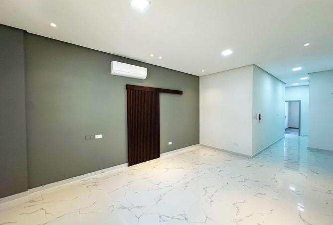 975141 - Property Image 2