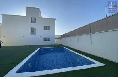 Villa - 4 Bedrooms - 5 Bathrooms for rent in Busaiteen - Muharraq Governorate