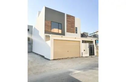 فيلا - 5 غرف نوم - 5 حمامات للبيع في البسيتين - المحرق