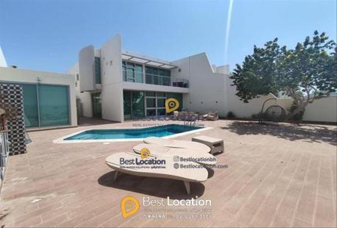 858121 - Property Image 2