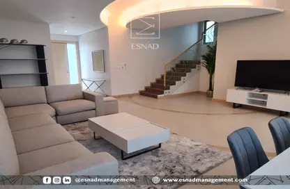 Living Room image for: Villa - 3 Bedrooms - 4 Bathrooms for rent in Al Sidra - Diyar Al Muharraq - Muharraq Governorate, Image 1