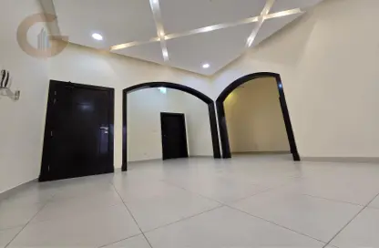 شقة - 2 غرف نوم - 2 حمامات للايجار في الجنبية - المحافظة الشمالية