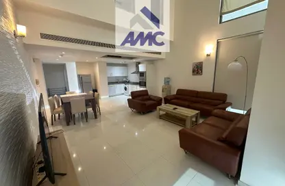 دوبلكس - غرفة نوم - 2 حمامات للبيع في الجفير - محافظة العاصمة
