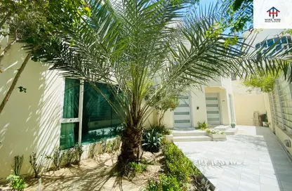 Villa - 4 Bedrooms - 4 Bathrooms for rent in Mahooz - Manama - Capital Governorate