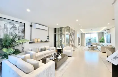 فيلا - 4 غرف نوم - 6 حمامات للبيع في عراد - المحرق