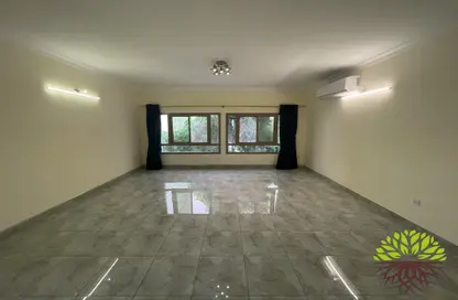 Empty Room image for: Villa - 3 Bedrooms - 4 Bathrooms for rent in Saar - Northern Governorate, Image 1