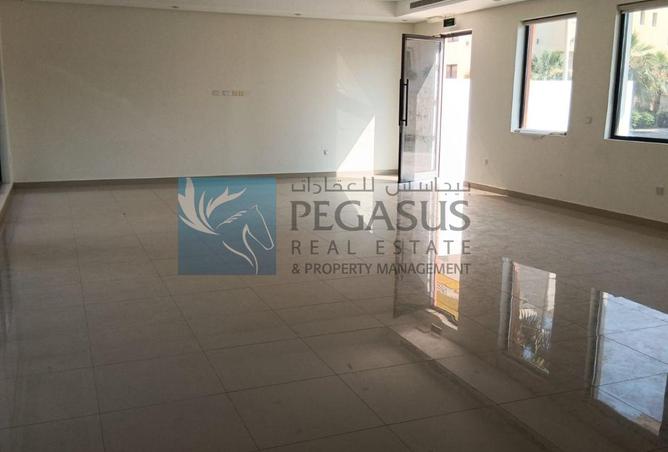 974323 - Property Image 3