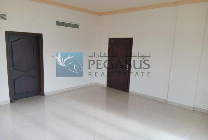 985490 - Property Image 3