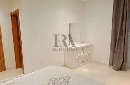 Apartment - 2 Bedrooms - 2 Bathrooms for rent in Sanabis - Manama - Capital Governorate