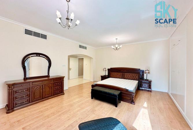 976589 - Property Image 2