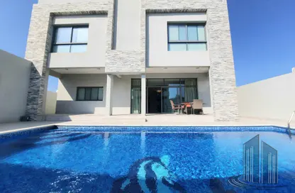 Pool image for: Villa - 4 Bedrooms - 5 Bathrooms for rent in Najma - Amwaj Islands - Muharraq Governorate, Image 1