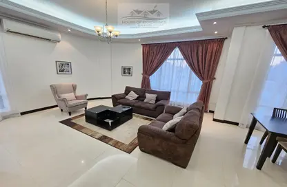 Living / Dining Room image for: Apartment - 3 Bedrooms - 3 Bathrooms for rent in Busaiteen - Muharraq Governorate, Image 1
