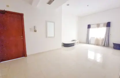 شقة - 2 غرف نوم - 2 حمامات للايجار في الجنبية - المحافظة الشمالية