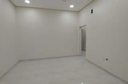 Apartment - 3 Bedrooms - 2 Bathrooms for rent in Tubli - Central Governorate